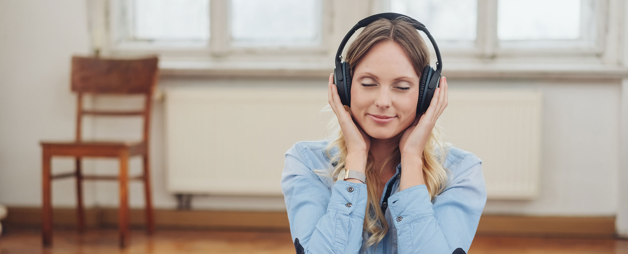 frau hoert musik